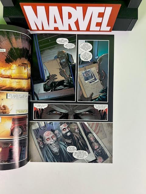 VENOM #31 IBAN COELLO KING IN BLACK VARIANT (2020)